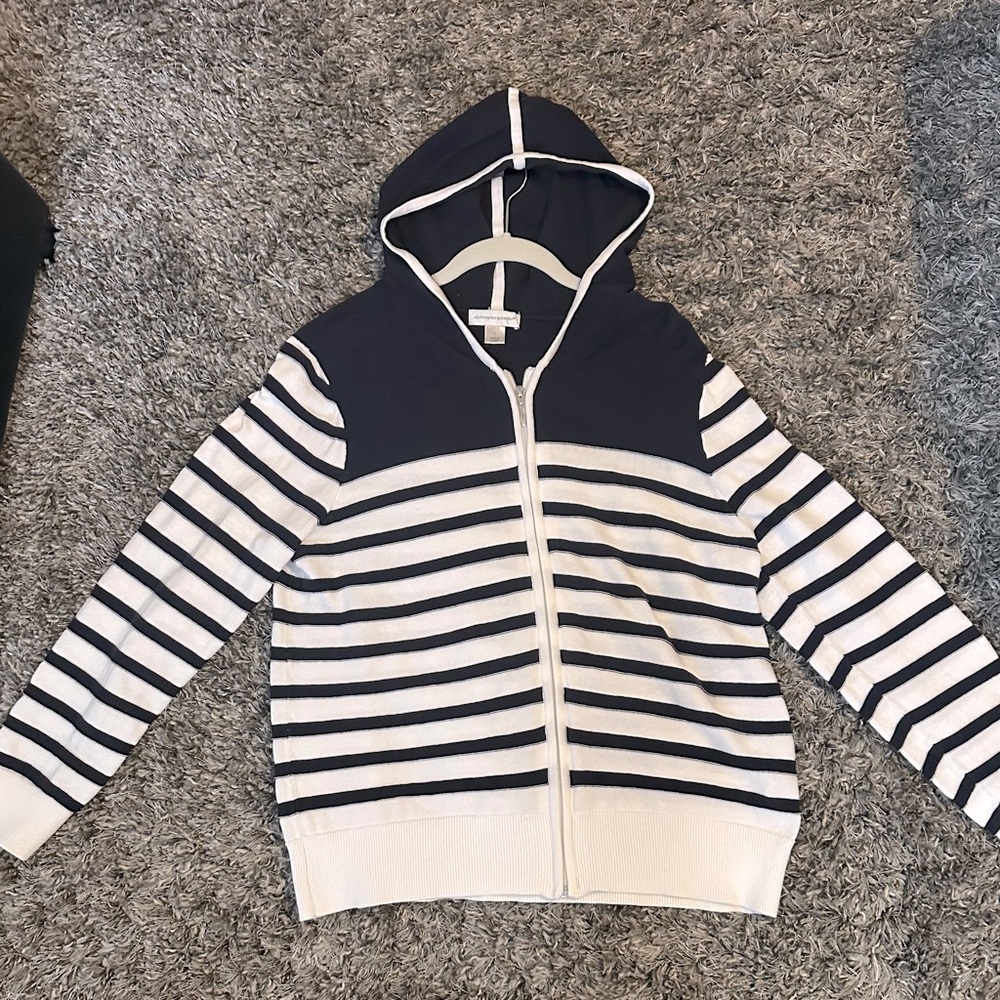 Ladies, Christopher & Banks, navy and white hooded zip up sweater
Size:L